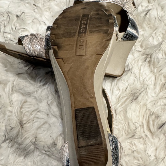 Kenneth Cole Reaction Gray and Cream Snakeskin Wedge Sandals - Picture 5 of 7